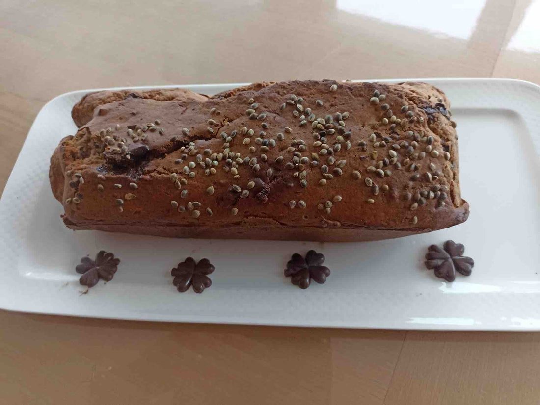 Saftiges Bananenbrot mit RENASON® NATURE BIO Hanfsamen ohne Zucker